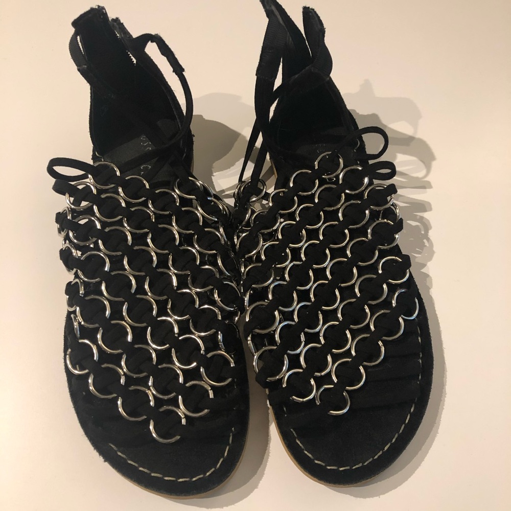 Like new musse & cloud sandals!